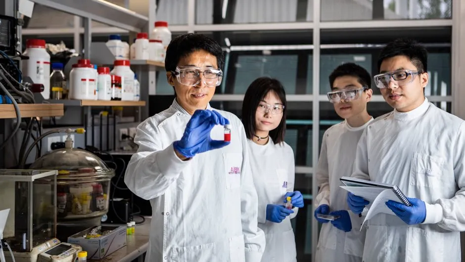 Professor Lianzhou Wang with his research team (University of Queensland)