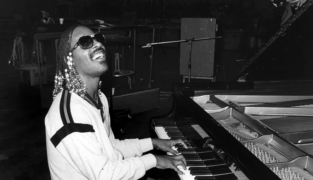 Stevie Wonder records at Abbey Road Studios in 1980 © Getty Images