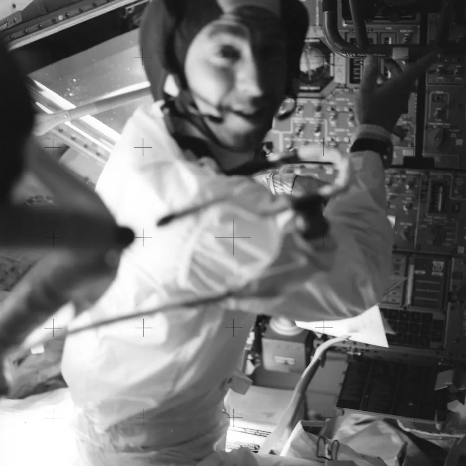 Astronaut Jim Lovell, inside the Apollo 13 lunar module © AP