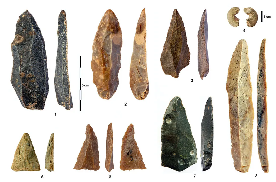 Artefacts from the Initial Upper Paleolithic at Bacho Kiro Cave © Tsenka Tsanova