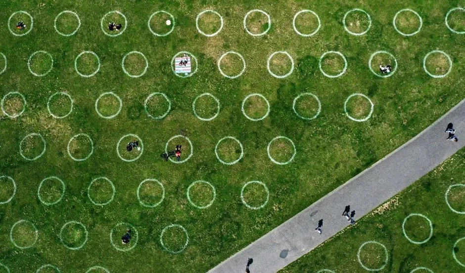 An aerial view shows a field with painted circles for social distance at the Rhine promenade in Duesseldorf, western Germany on July 12, 2020 © Ina Fassbender/AFP via Getty Images
