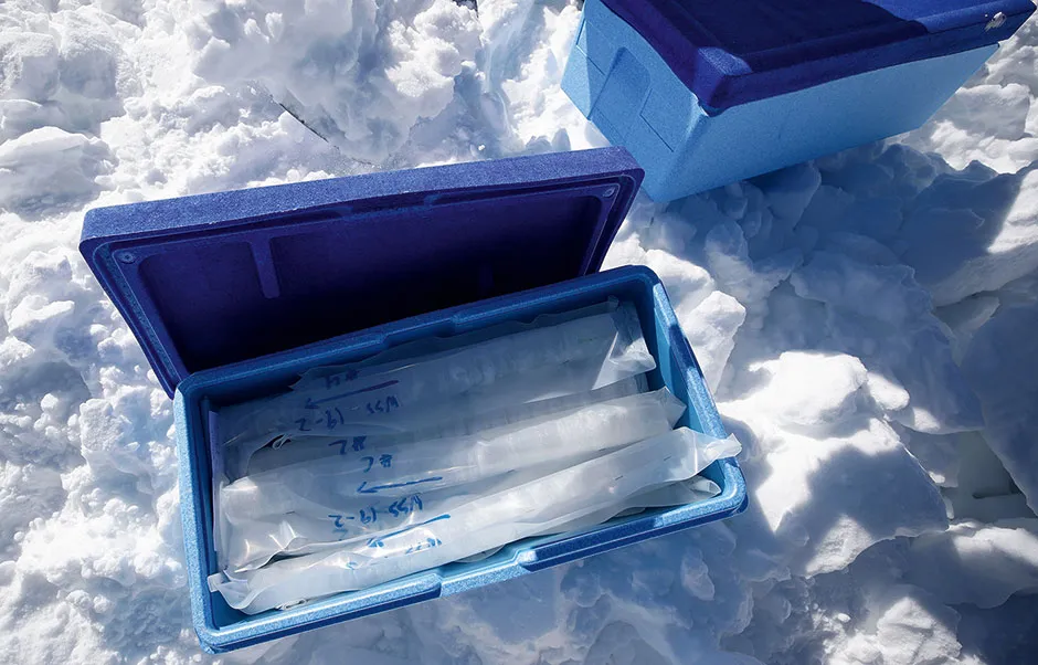 Ice cores in a box © Reuters