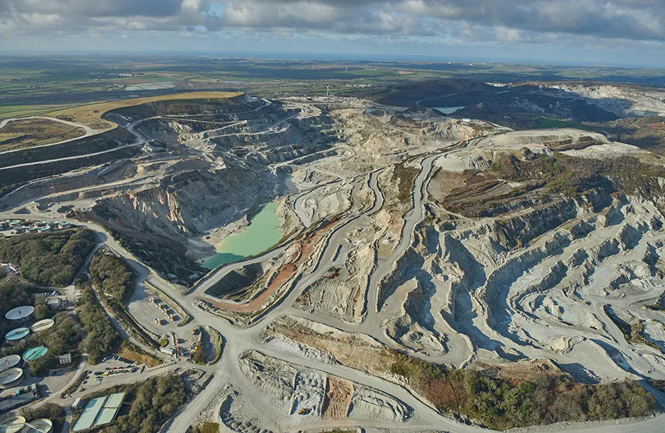 FJEY3H An aerial view of the China Clay works near St Austell in Cornwall
