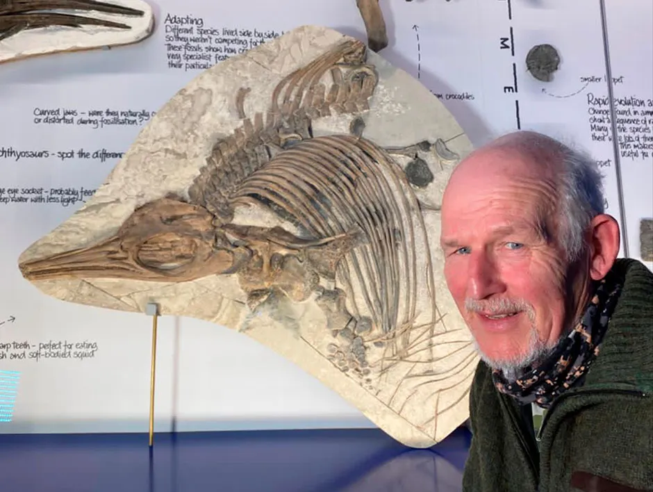Steve Etches with the Ichthyosaur © Carla Cook/Etches Collection