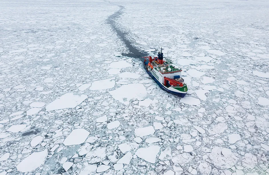 Polarstern in Arctic sea ice. 28 September 2019, Stefan Hendricks