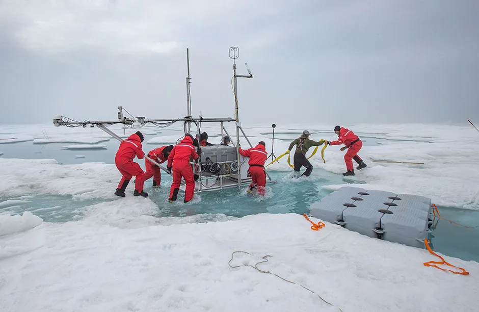 MOSAiC scientists begin to dismantle and move instruments out on the melting ice_Lianna Nixon_CIRES and CU Boulder
