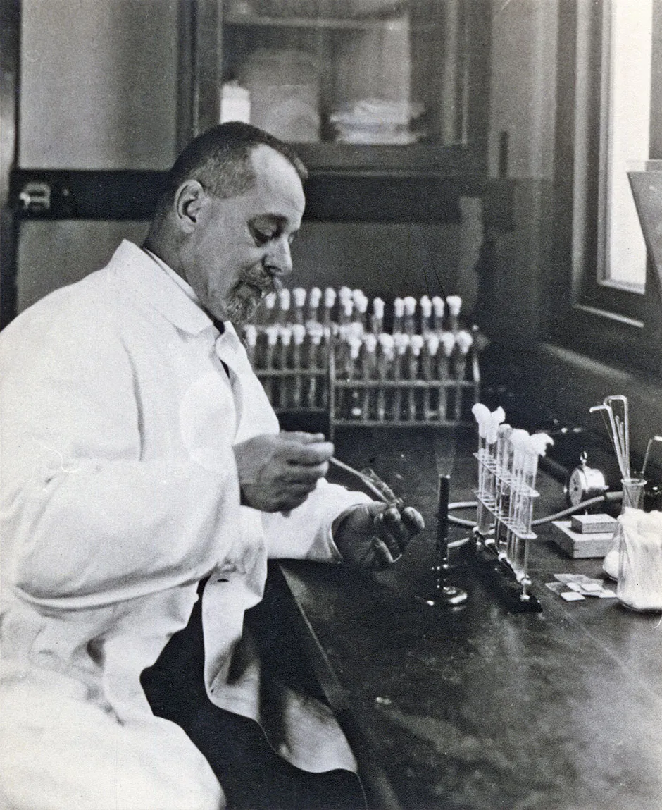 The Franco-Canadian microbiologist Félix d’Hérelle is one of the scientists credited with discovering viruses that feed on bacteria © The Pasteur Institute