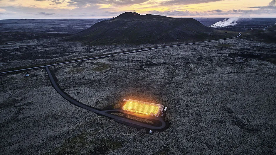 A greenhouse sitting in a lava field © Luca Locatelli/Institute