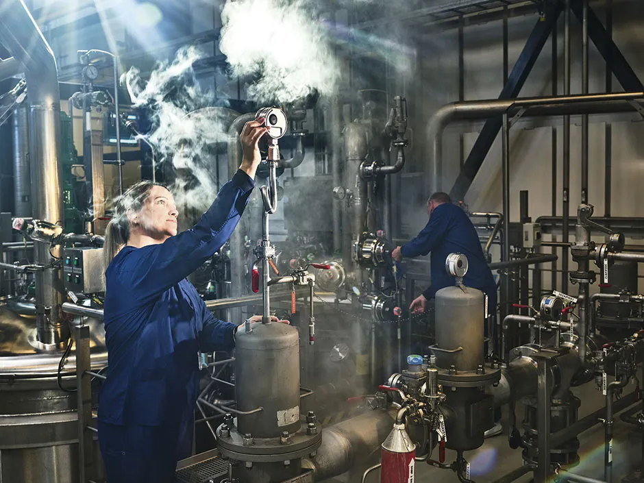A woman checks the steam pressure of a piece of equipment © Luca Locatelli/Institute