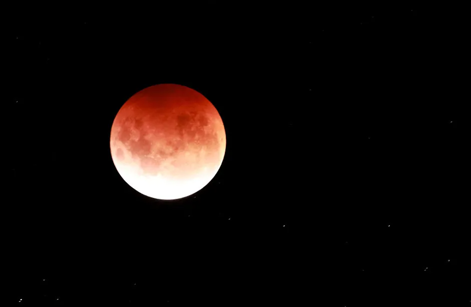 The Total Lunar Eclipse of the Moon is seen on May 26, 2021 in Auckland, New Zealand. It is the first total lunar eclipse in more than two years, which coincides with a supermoon. A super moon is a name given to a full (or new) moon that occurs when the moon is in perigee - or closest to the earth - and it is the moon's proximity to earth that results in its brighter and bigger appearance. (Photo by Phil Walter/Getty Images)
