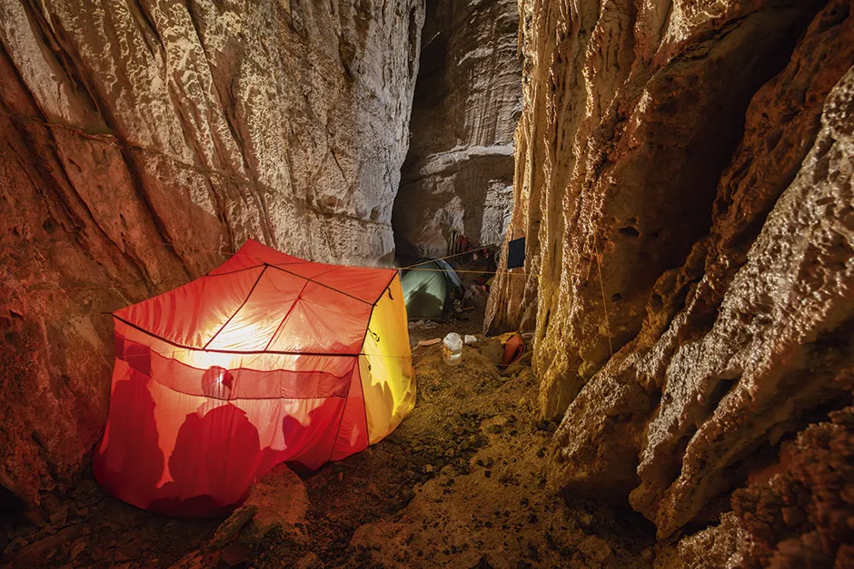 A tent pitched on the floor of the cave © Robbie Shone