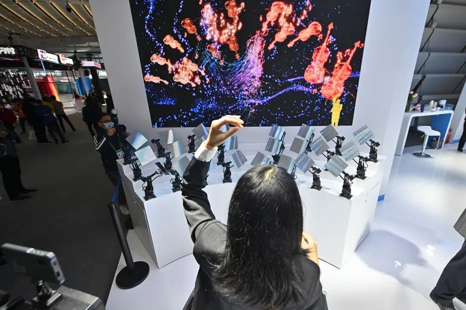A girl experiences ZTE 5G AI music conductor during the Light of the Internet Expo as part of the 2020 Internet Conference on November 22, 2020 in Wuzhen, Zhejiang Province of China. © Getty