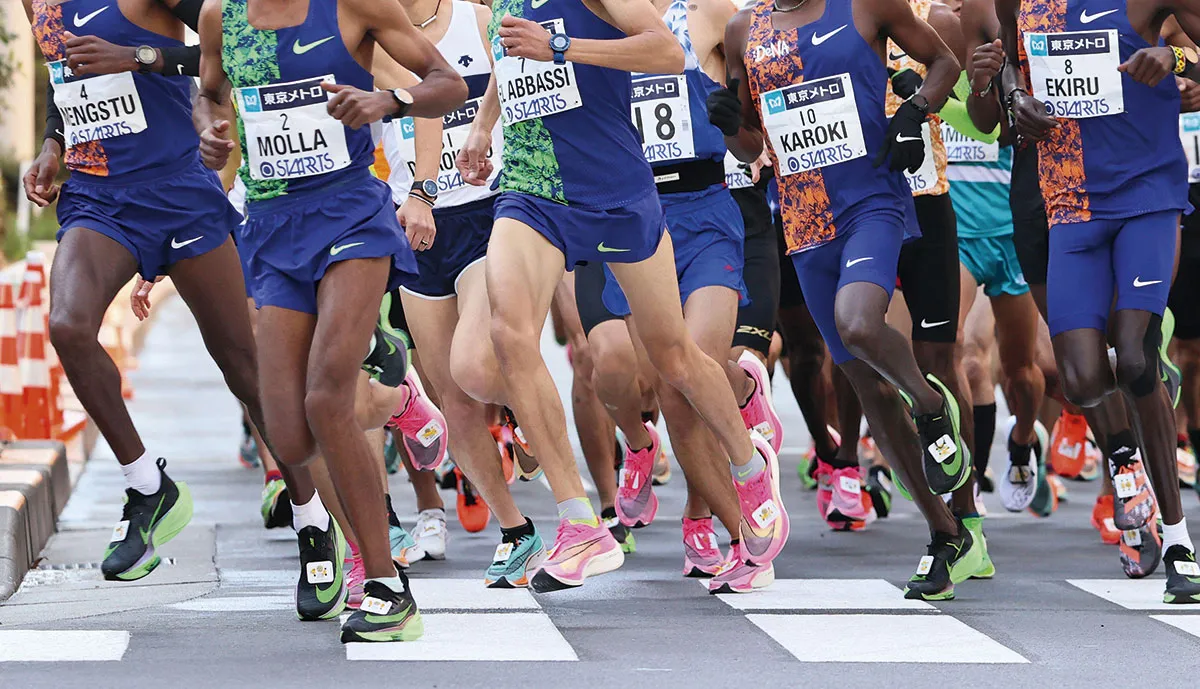 A group of runners, many of whom are wearing Nike trainers © Alamy