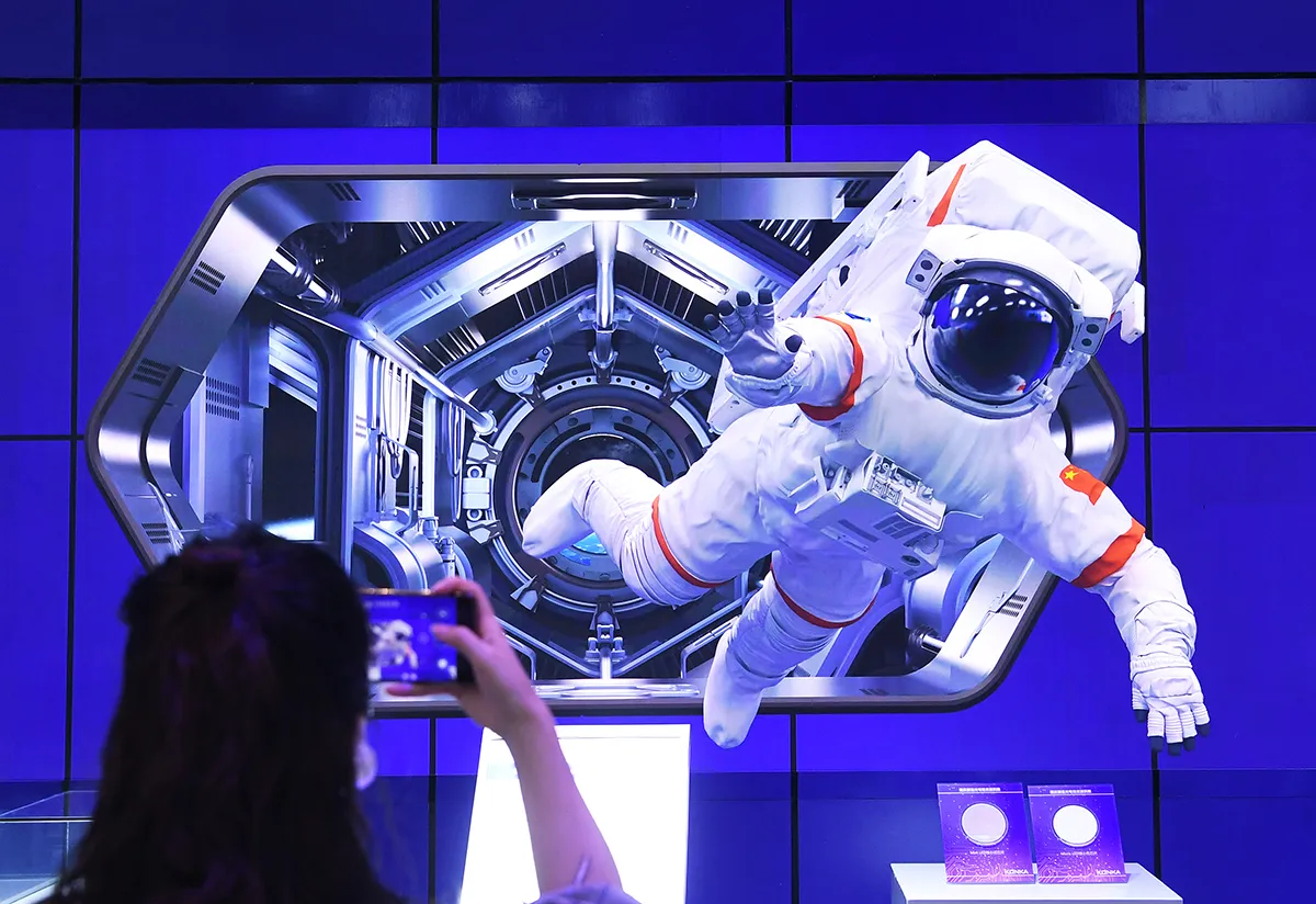 CHONGQING, CHINA - AUGUST 25: Visitors watch a 3D Micro LED screen displaying an astronaut figure during the Smart China Expo 2021 at Chongqing International Expo Center on August 25, 2021 in Chongqing, China. (Photo by Chen Chao/China News Service via Getty Images)
