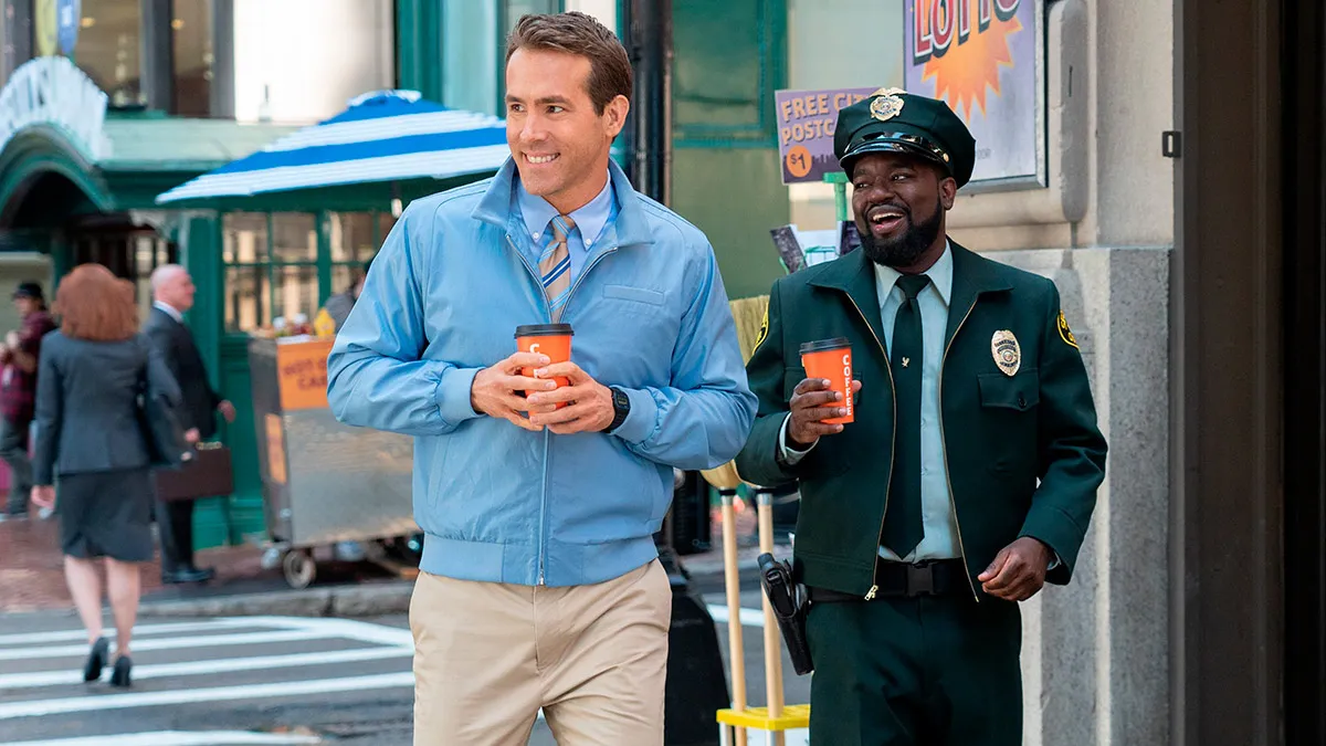 Ryan Reynolds and Lil Rel Howery as NPCs in Free Guy © 20th Century Fox
