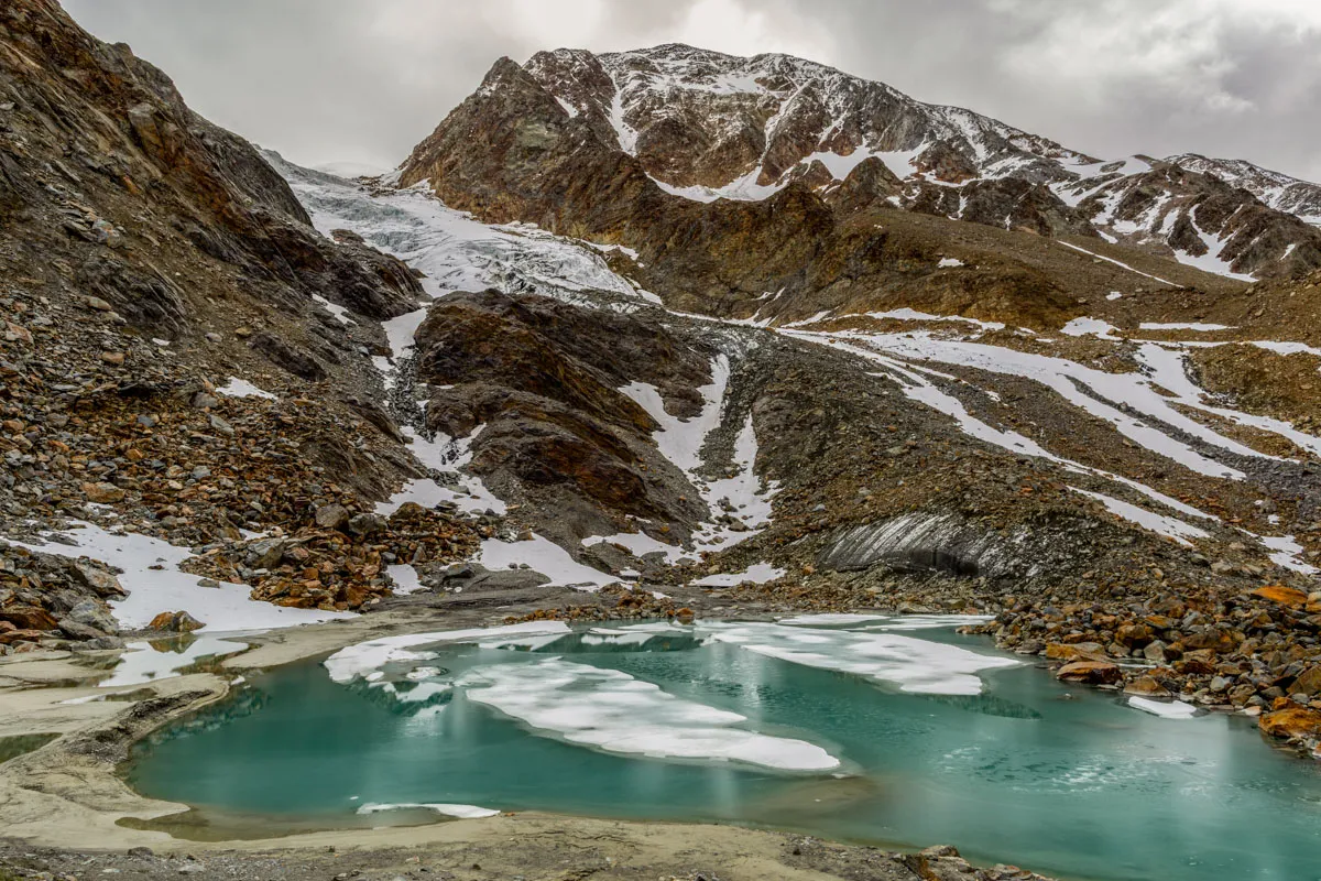 The epiglacial lake obtained from the melting of the ice of the Cedéc glacier in the Cedéc Valley.