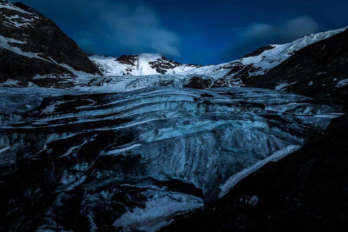 Night view of the Forni glacier storage basin. According to forecast models, by 2050 half the mass of Alpine glaciers will have disappeared, regardless of how we behave until then.