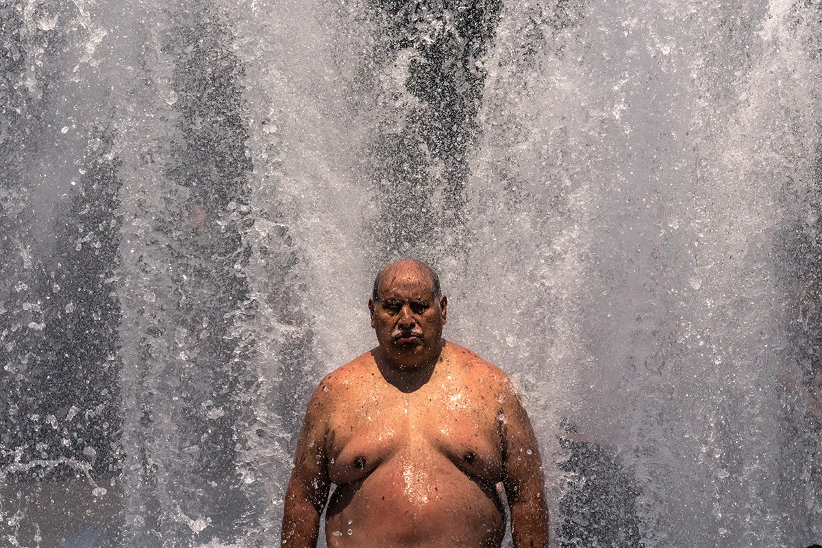 Man cooling off in spring heatwave Oregon