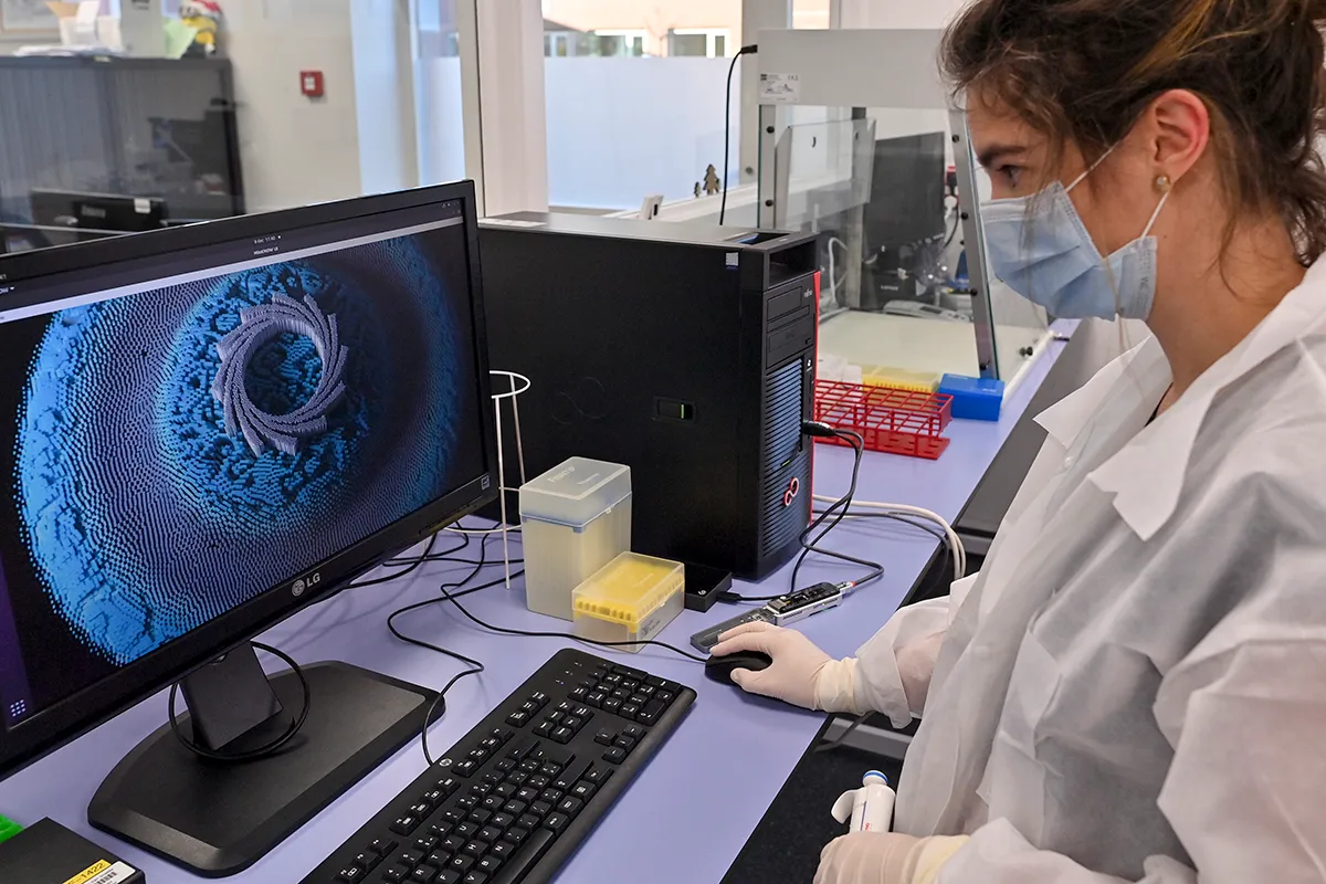 lab technician performing variant analysis of SARS-CoV-2 Genomes