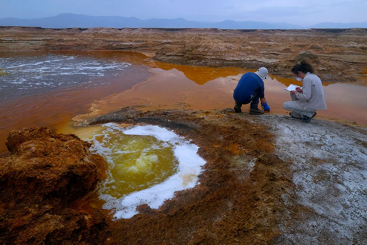Collection of samples in the first lakes of the Danakil depression