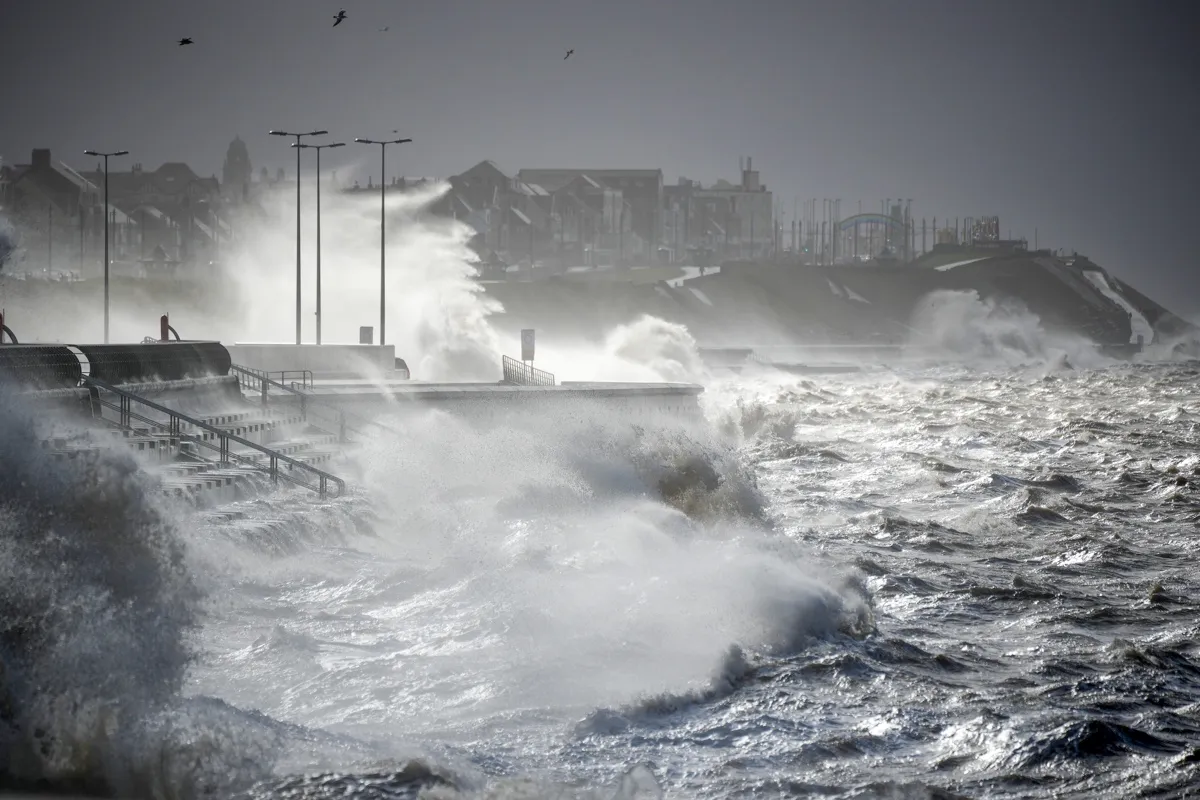 Storm Eunice hits the promenade in Blackpool, England © Getty Images