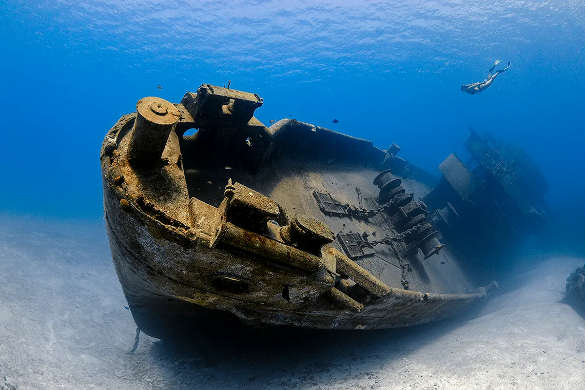 diver Kittiwake wreck