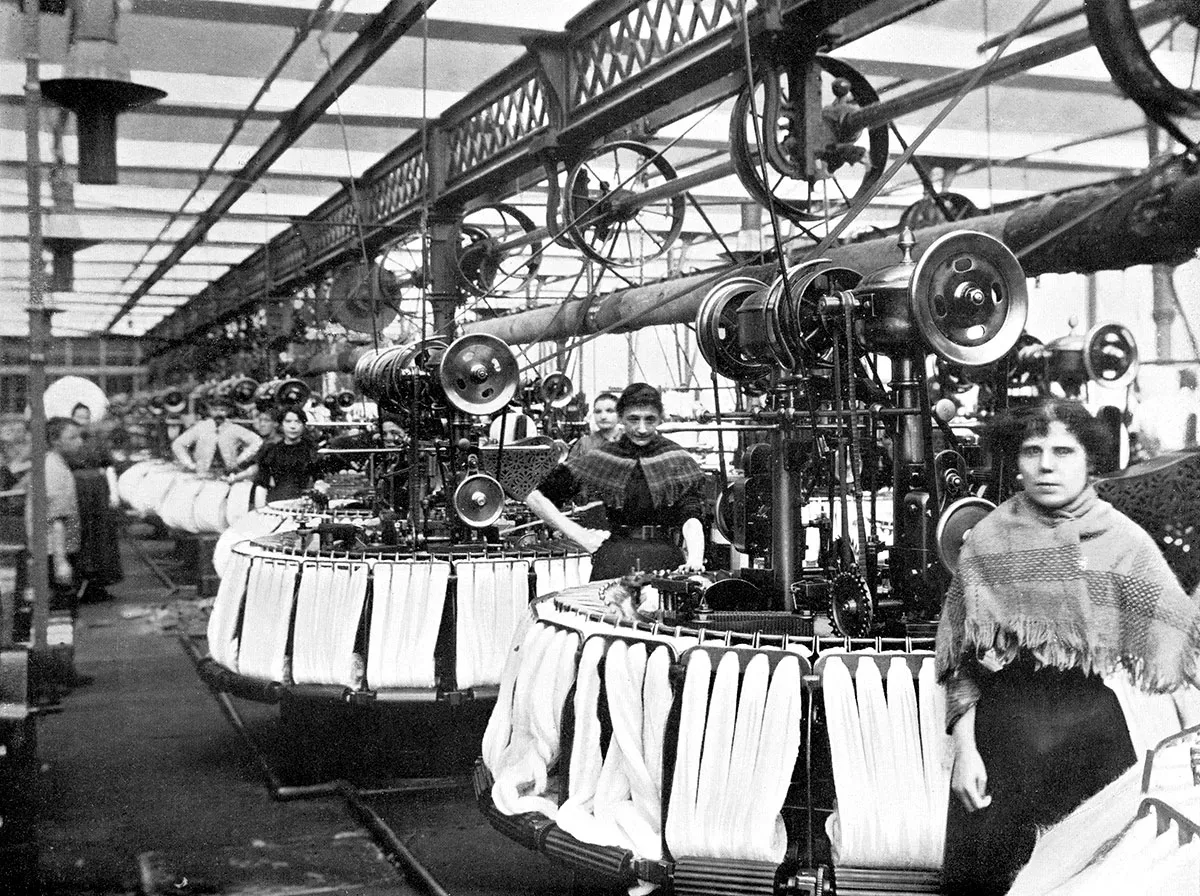 Textiles workers in the Industrial Revolution