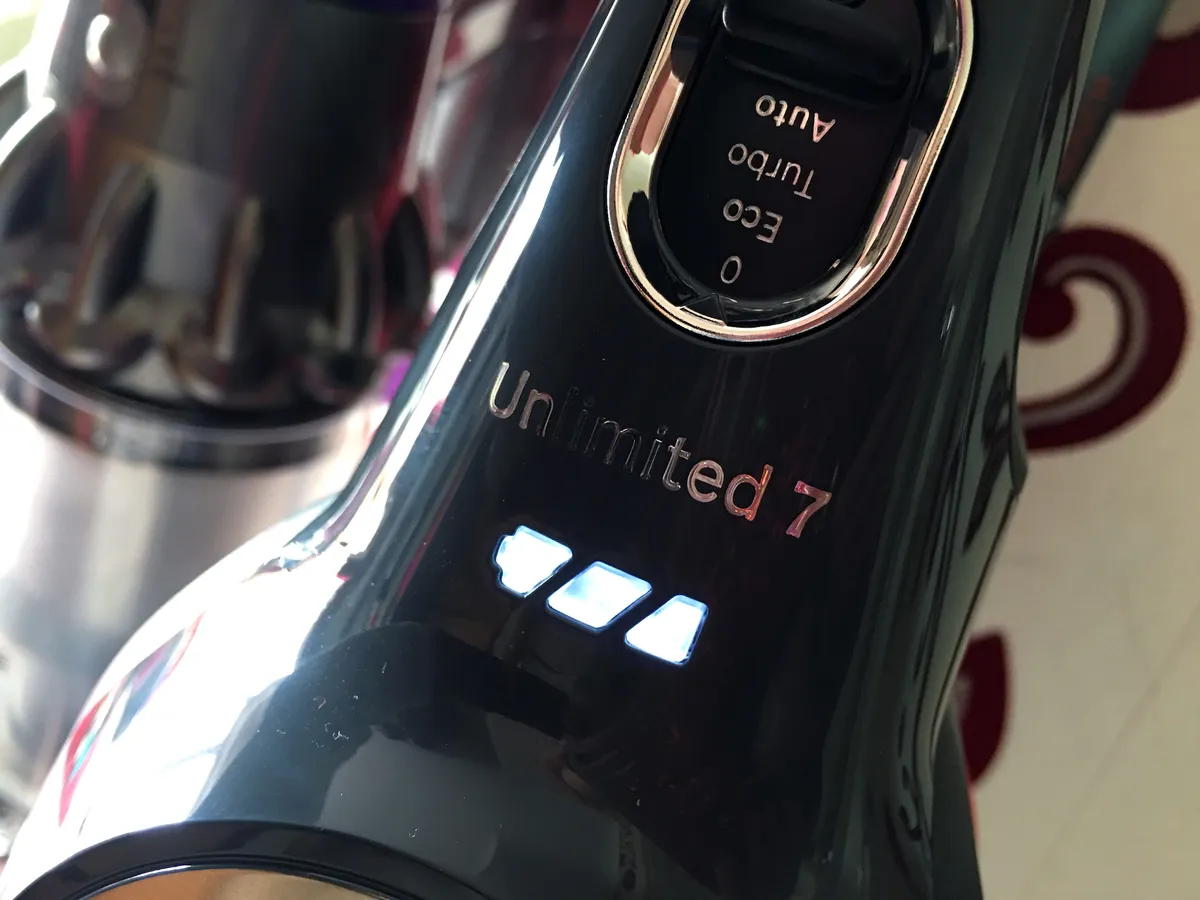 Bosch Unlimited 7 review - illuminated battery shows when it's fully charged