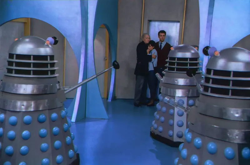 The Doctor (William Hartnell) , Susan (Carole Ann Ford) and Ian Chesterton (William Russell) surrounded by Daleks in Doctor Who
