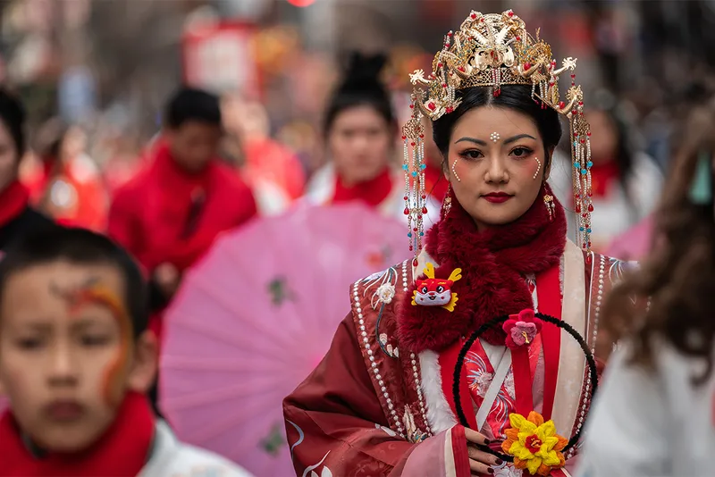 Woman dressed in traditional Chinese clothes