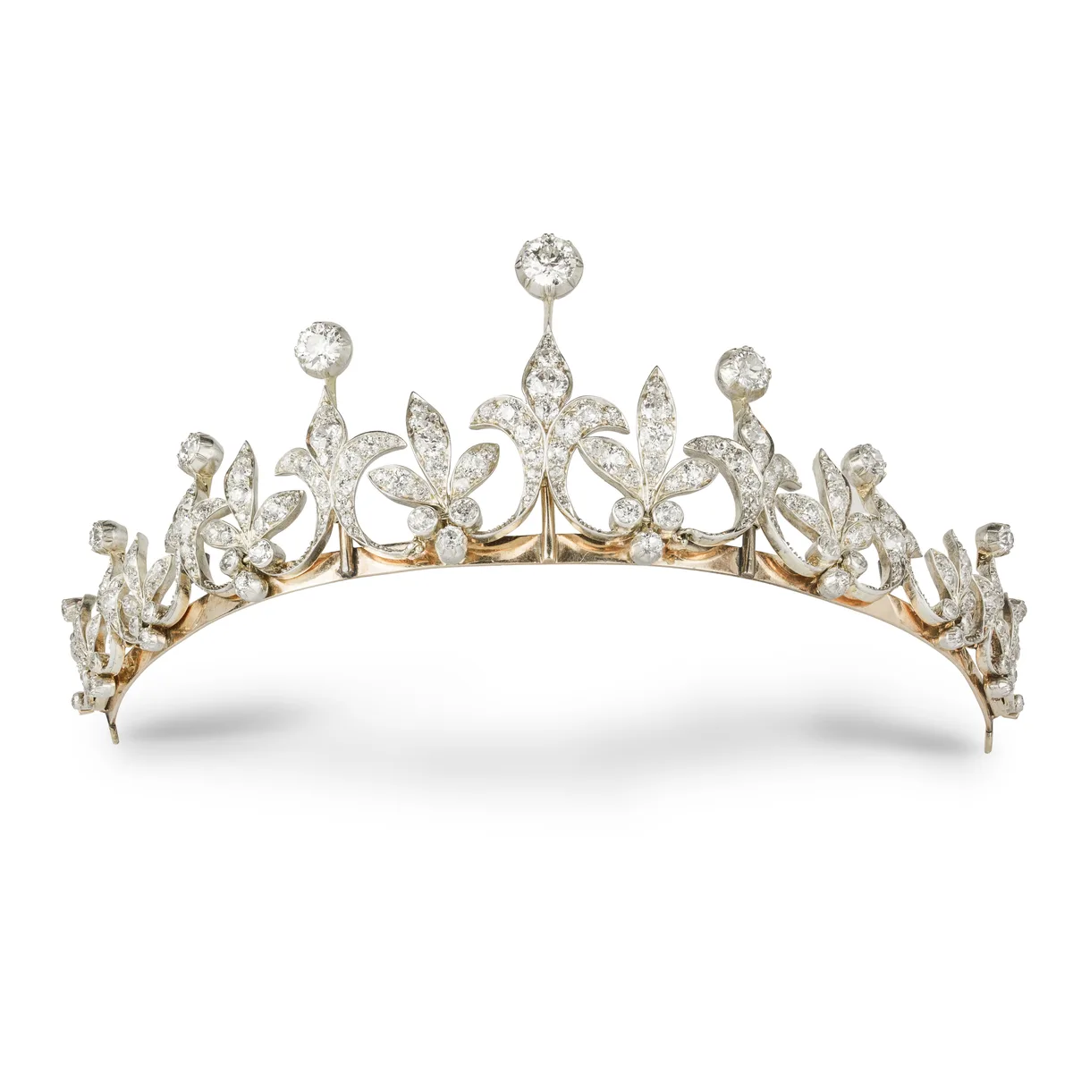 Antique tiaras sparkle in the upcoming Downton Abbey film 