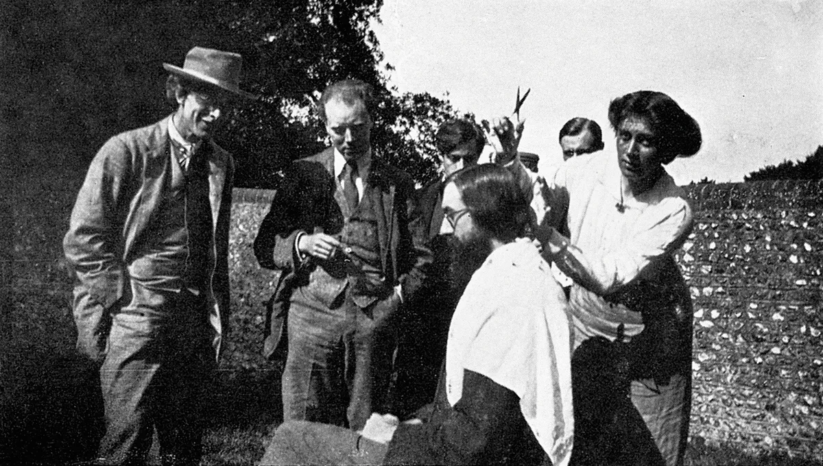 Vanessa Bell cutting the hair of Lytton Strachey while Roger Fry, Clive Bell and Duncan Grant look on.