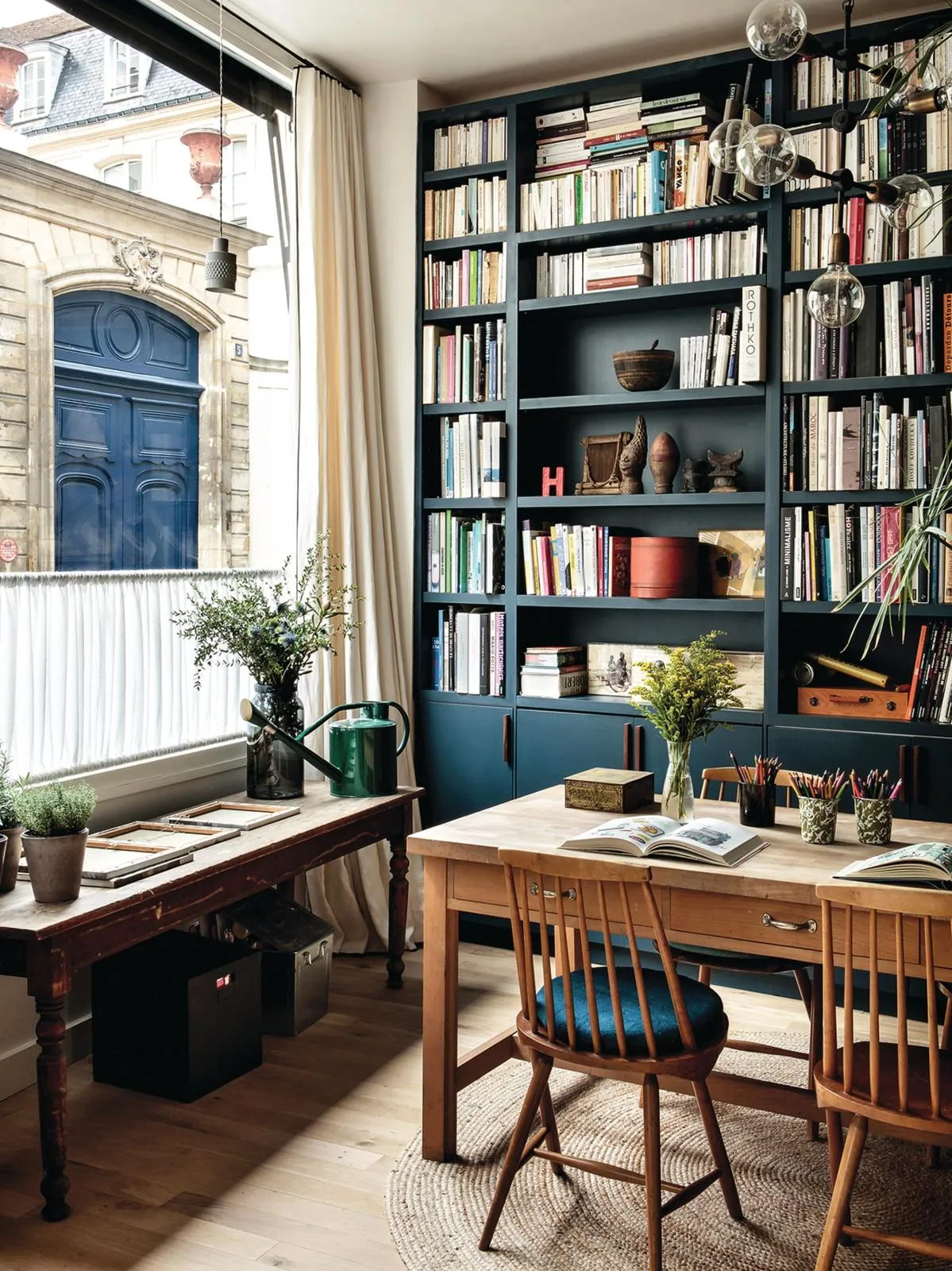 Parisian home library shelves
