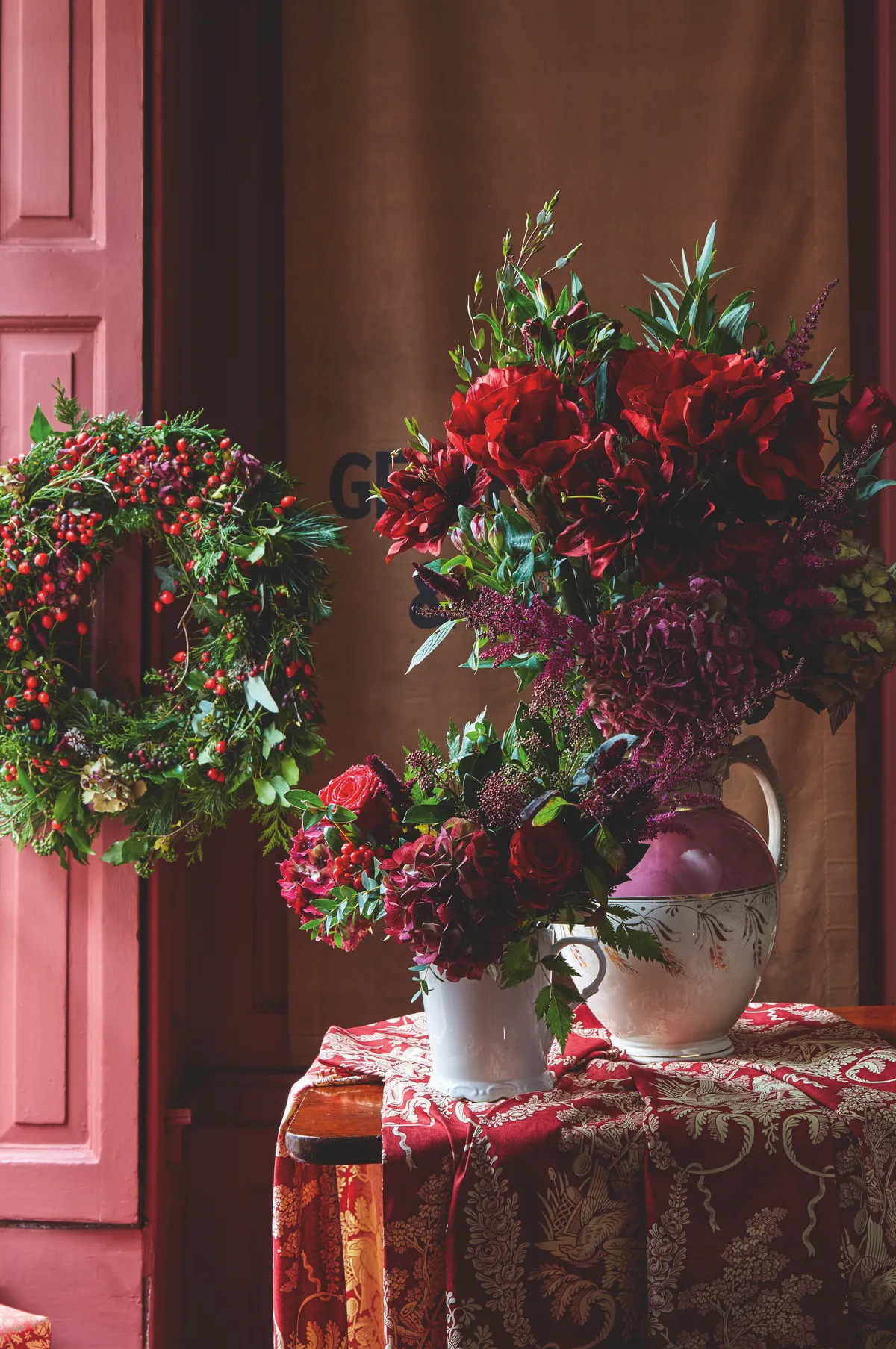 Bring floral touches into your home to enhance your winter decor, whether you’re designing a centrepiece for your Christmas table or a display for your hallway. Mix greenery from the garden with plenty of scarlet blooms – here, we’ve mixed a few faux amaryllis along with freshly cut roses