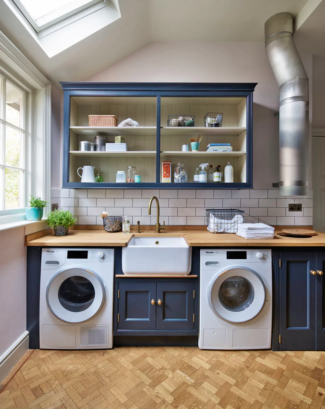 An Easy Guide to Choosing a Laundry Room Sink
