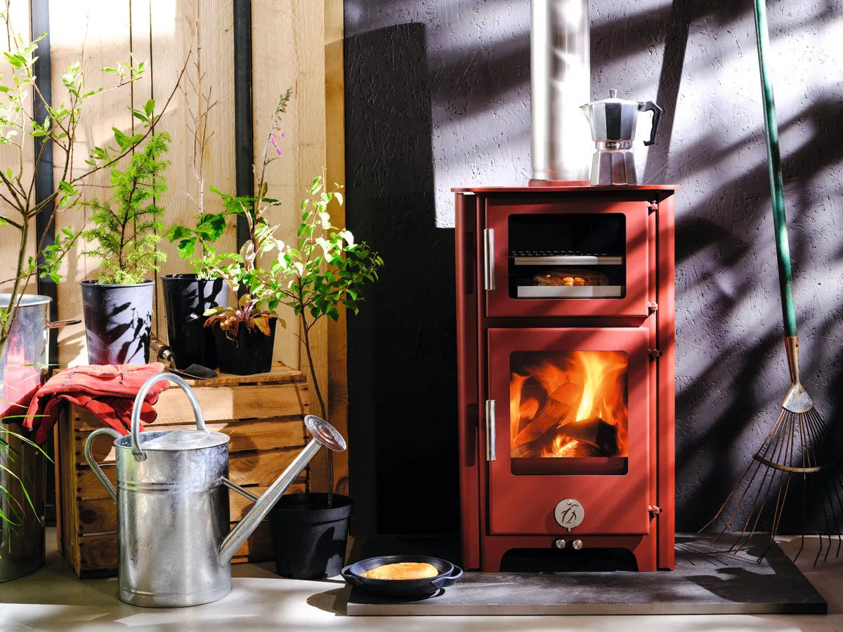 Fat Penguin Eco multi-fuel stove in Charred Red