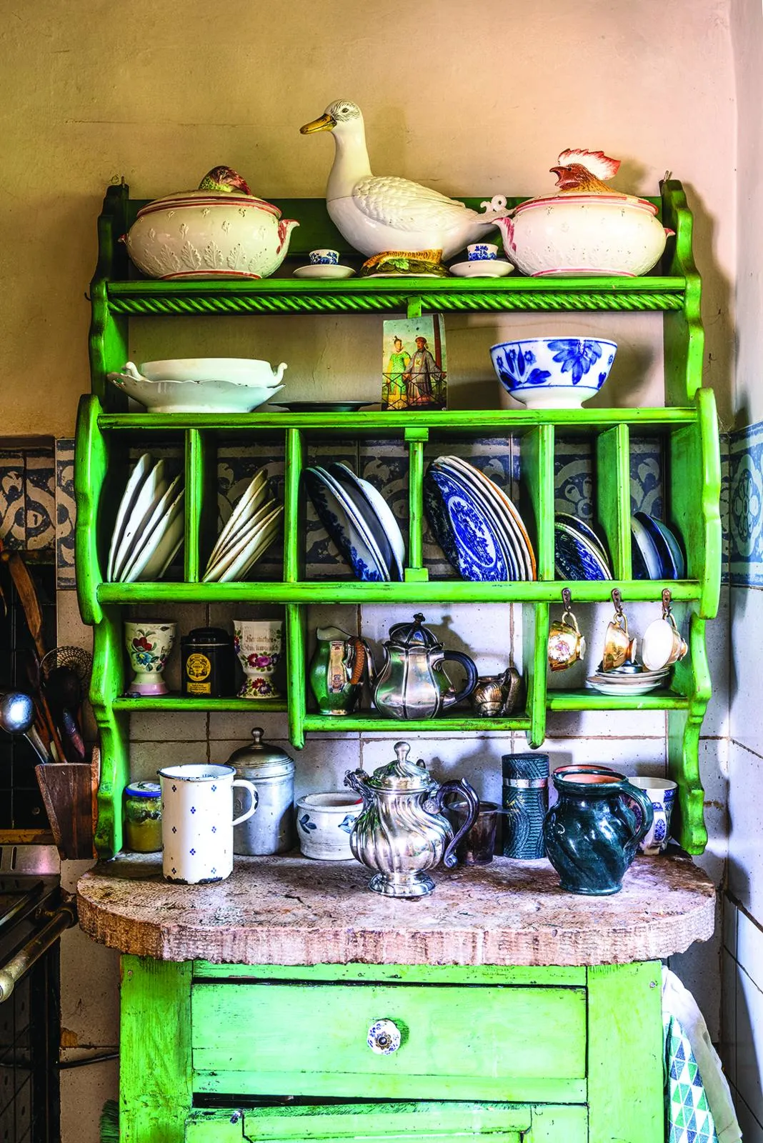 Italian Villa green kitchen shelves