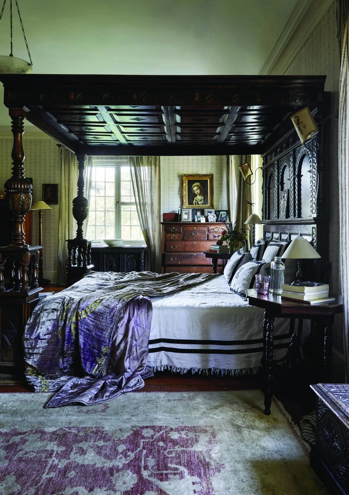 Johannesburg home carved 4-posted bed