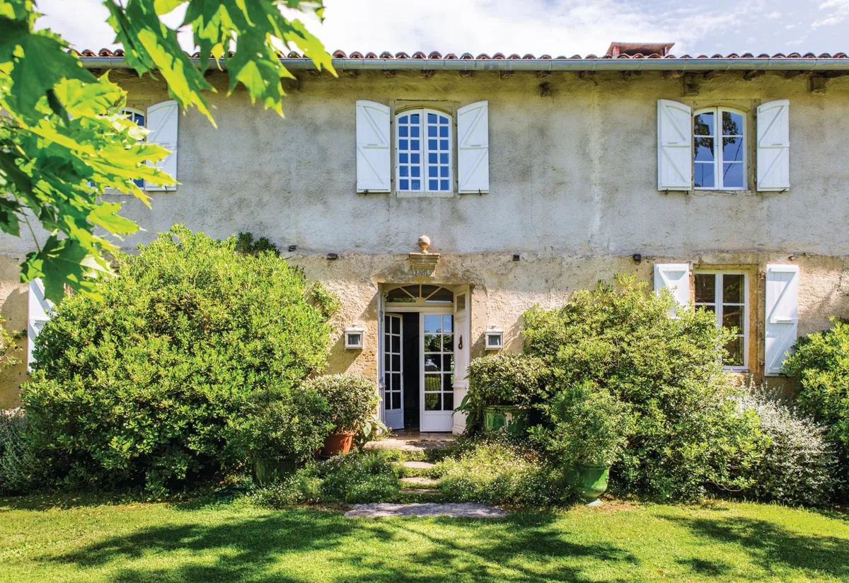 French renovation exterior
