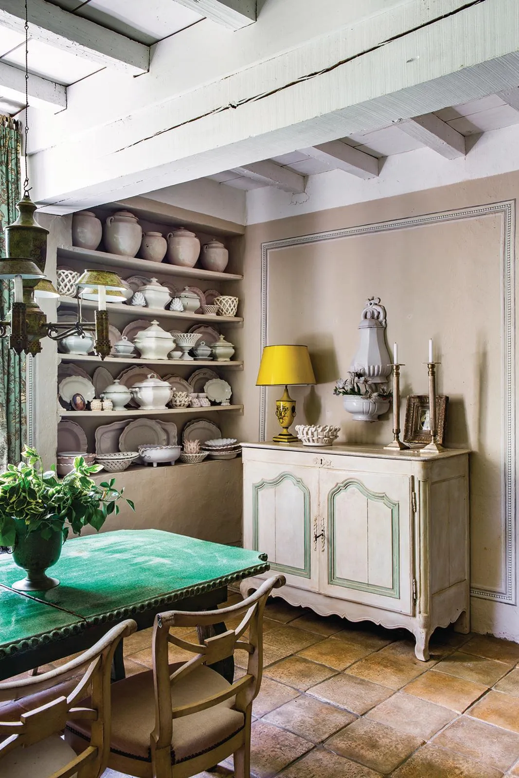 French renovation shelving for china