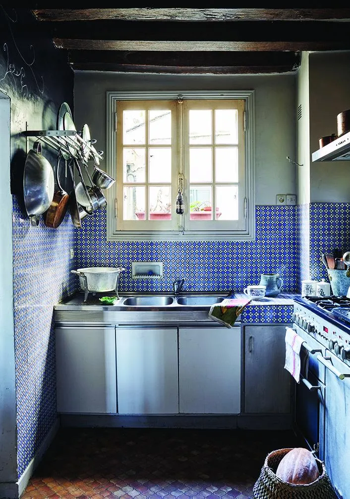 French home kitchen
