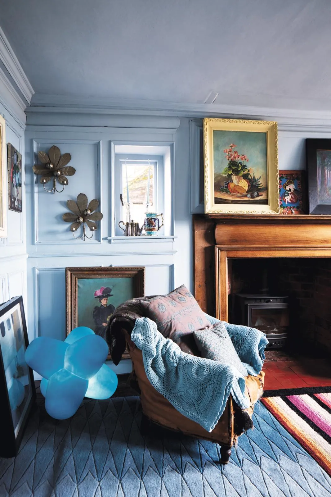 Nikki Tibbles' country home blue room