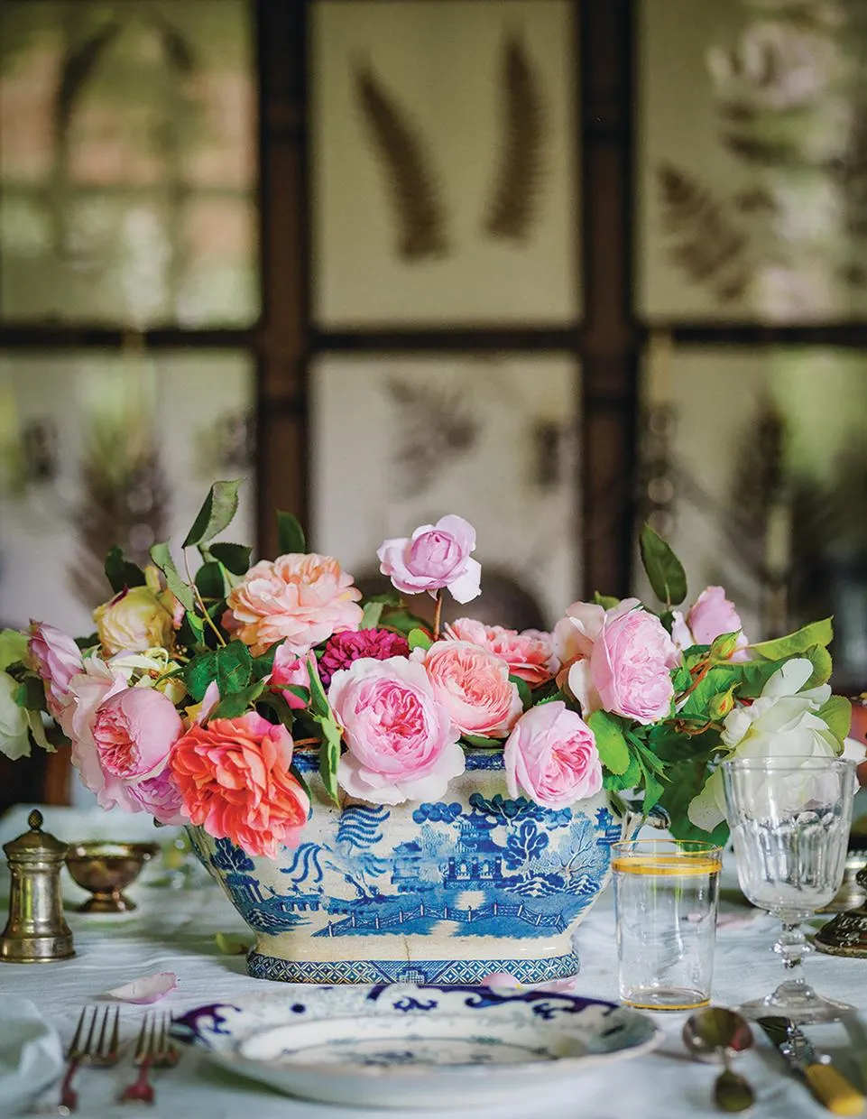 Wardington Manor: display of flowers on the dining table.
