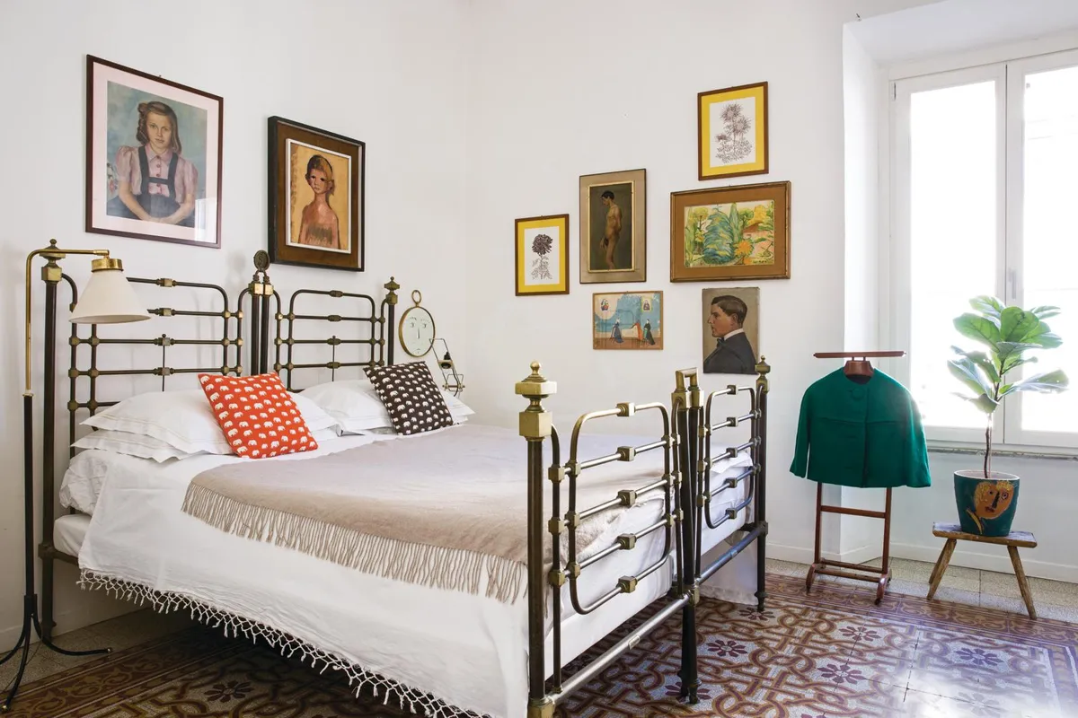 Vintage-filled apartment in Rome
