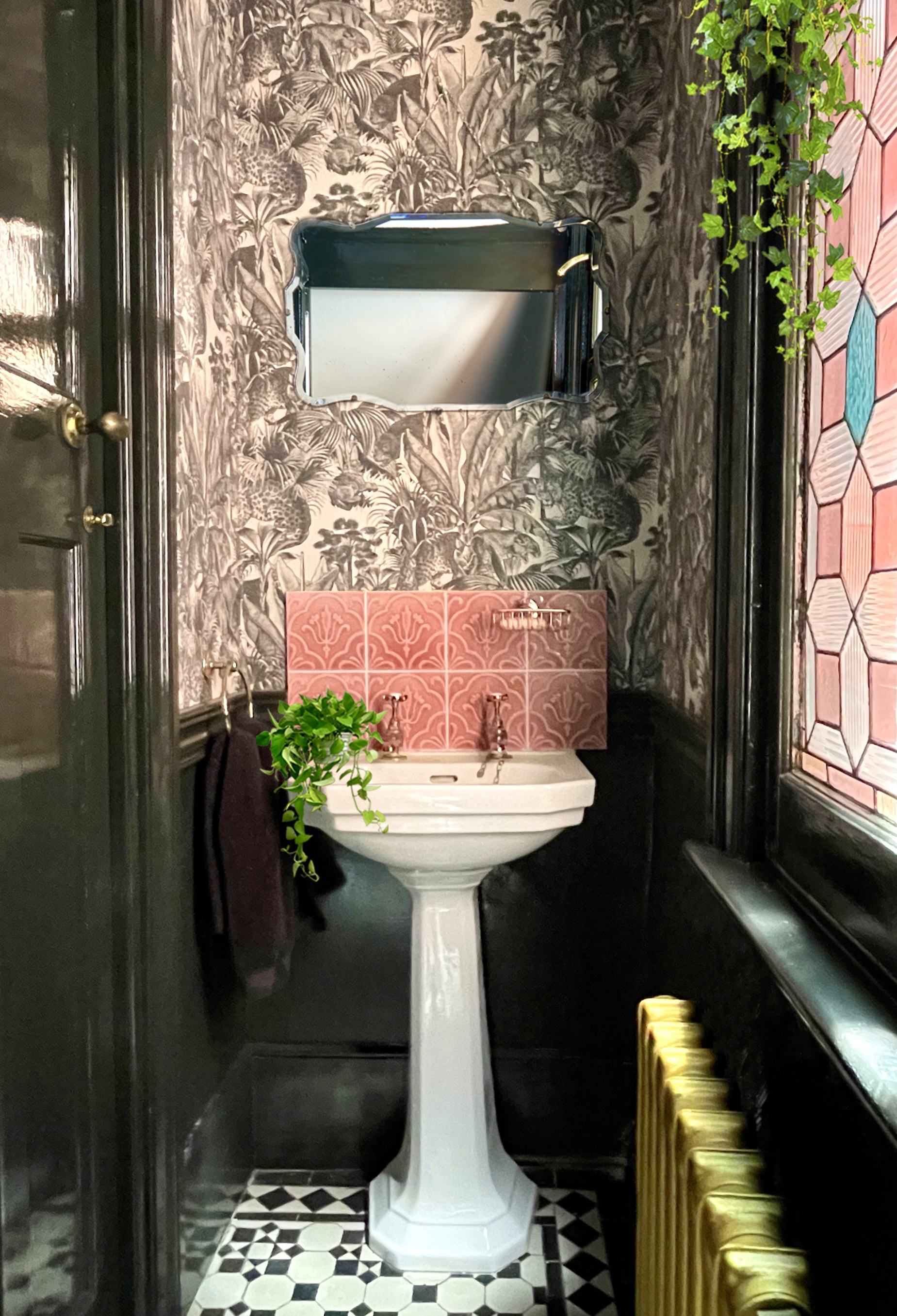Ideas For Decorating A Downstairs Toilet