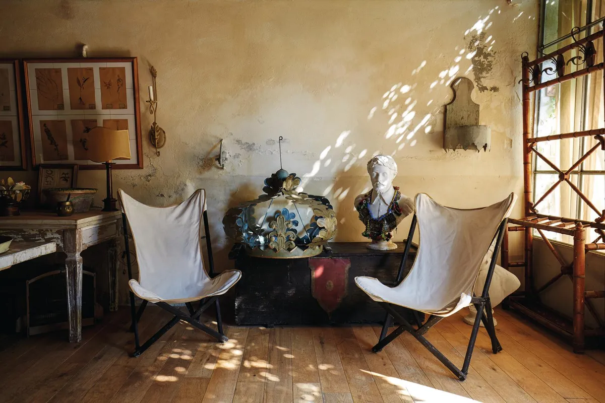 19th-century Italian summer home Italian chairs