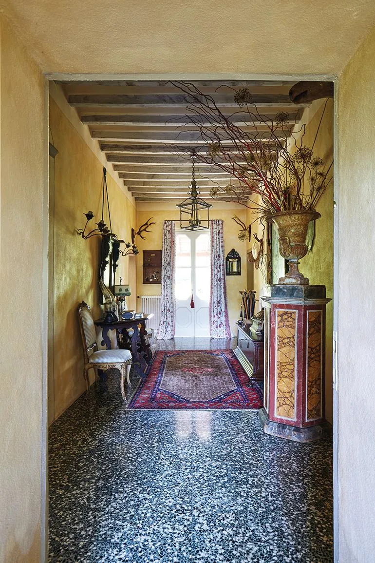 19th-century Italian summer home hallway