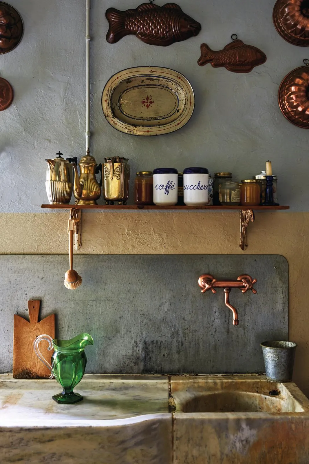 19th-century Italian summer home kitchen sink