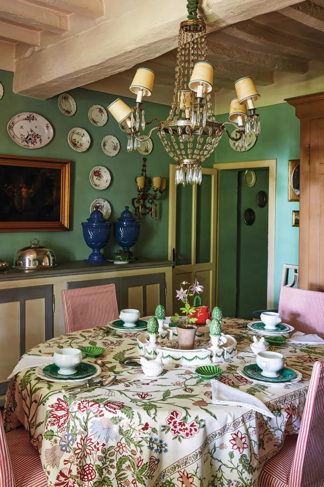 19th-century Italian summer home winter dining room