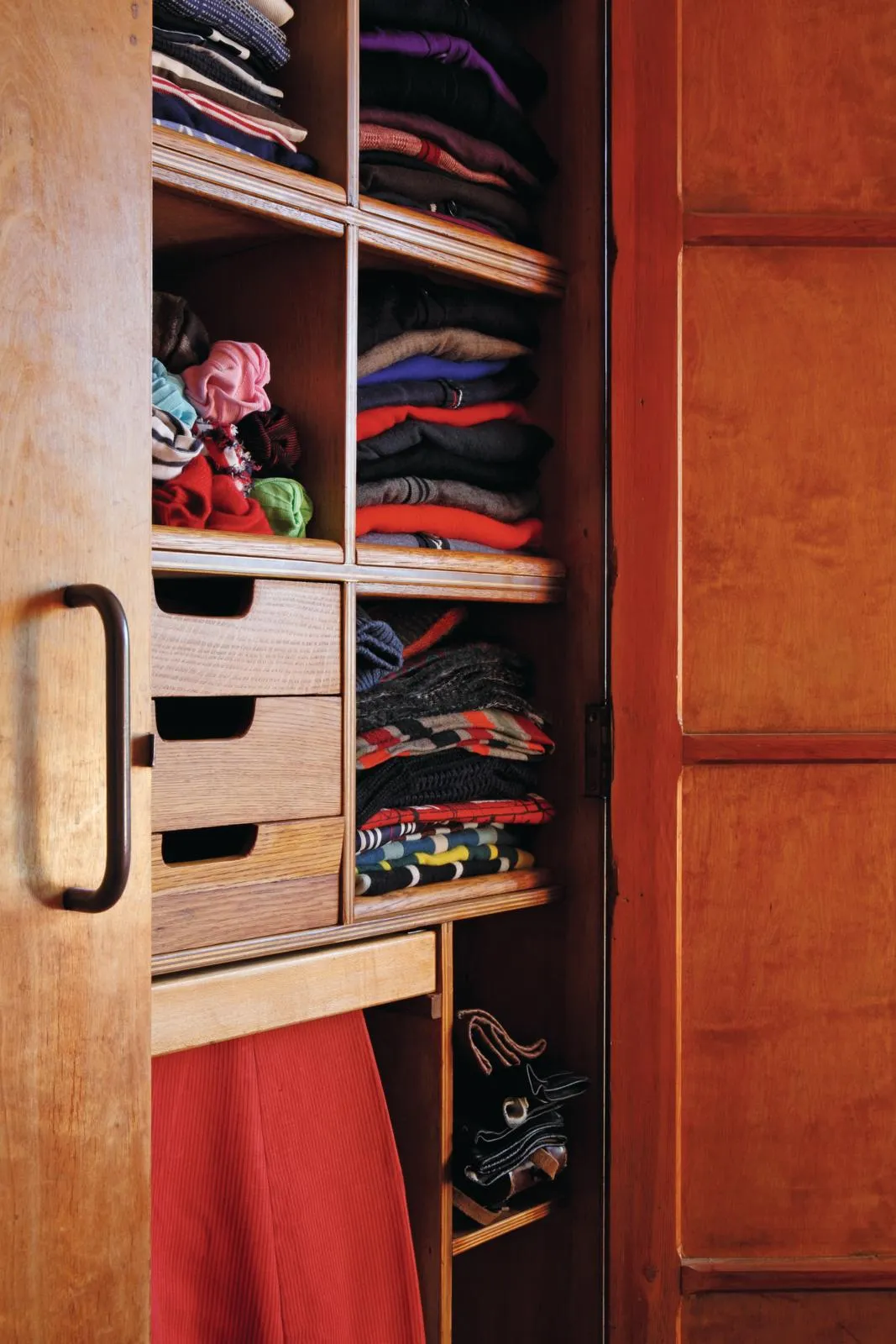 The Isokon bedroom built-in cupboards